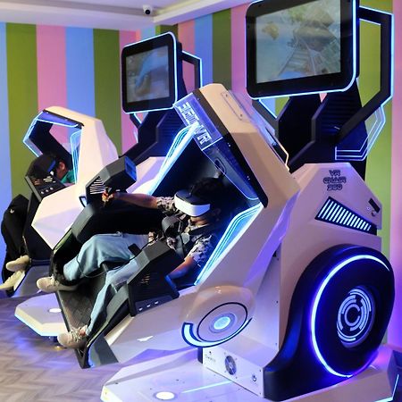 Lagoona Beach Luxury Resort And Spa Манама Экстерьер фото A racing simulator