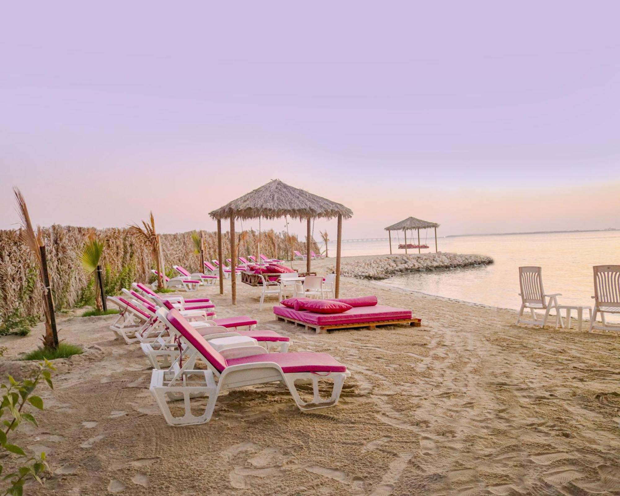 Lagoona Beach Luxury Resort And Spa Манама Экстерьер фото Beach at the resort
